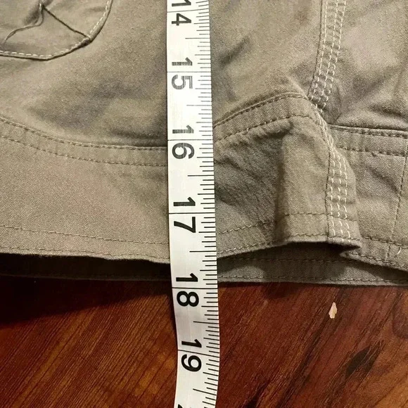 Kuhl Womens 2 Capri Pants Beige Cargo Pockets Camping Hiking Outdoor Gardening - Picture 14 of 15